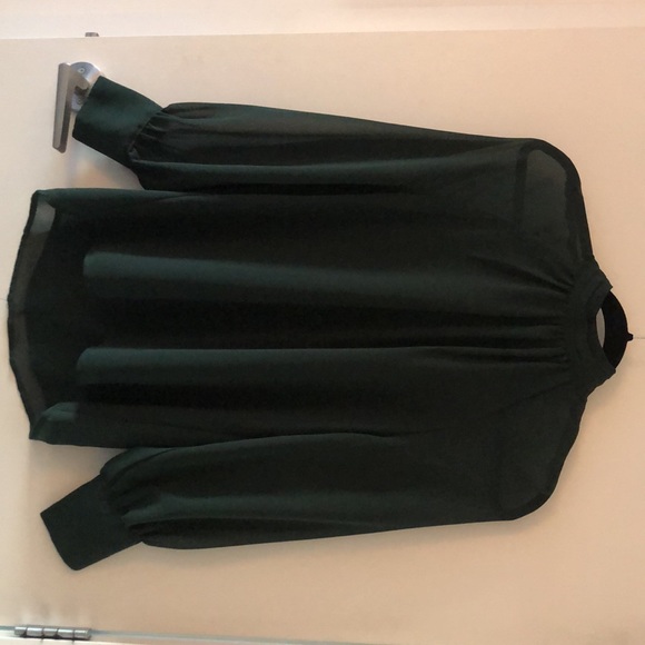 Dynamite top in forest green colour. Sleeves are sheer. Size Xs. - Picture 4 of 5